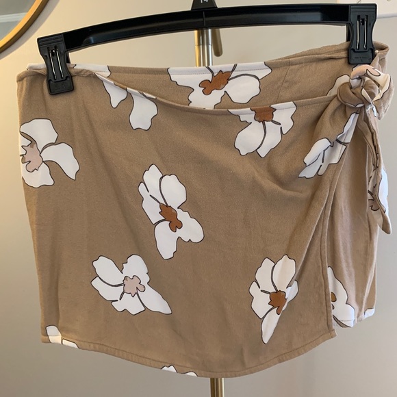 Sincerly Jules Dresses & Skirts - Sincerely Jules wrap skirt, Medium